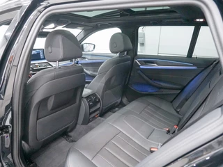 BMW 5 Serie Touring 530e xDrive M-Sport Panoramadak | Adapt. Cruise Control / 22