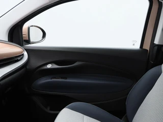 Fiat 500 3+1 Icon 42 kWh | Navigatie | Climate Controle | 17 Inch | Parkeersensoren | Bluetooth | 40.959 Km!! / 29