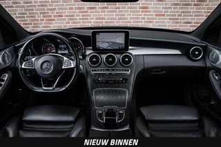 Mercedes-Benz C-klasse 180 AMG Night Edition | Panoramadak | Burmester | Memory | 360 Camera | Leder | LED | Sfeerverlichting | Stoelverwarming | 19" / 2