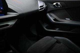 BMW 1-serie 123 xDrive | INNOVATION PACK | PANORAMADAK | STUURVERWARMING | MASSAGE |  HEAD UP | 360 CAMERA | 19" / 41
