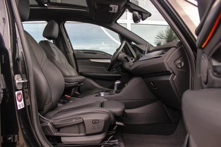 BMW 2-serie Active Tourer 225xe Luxury | Driving Assistant Plus | Panoramadak | Fileassistent | Active Cruise control | Head-up | HiFi audio | Sportstoelen | Rijstrooksensor | Keyless entry / 15