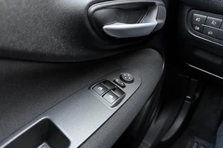 Fiat Punto Evo 0.9 TwinAir Racing 100pk | 5 Deurs | Airco | Parkeerhulp achter | Lichtmetalen Velgen | Bluetooth | Audio | Centrale vergrendeling / 17