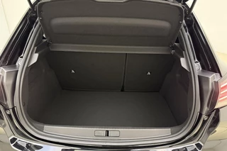 Peugeot 208 1.2 Hybrid 110 e-DCS6 Allure | 360° Camera | Navigatie | Apple Carplay & Android Auto | 16'' LM Velgen | Climate Control / 32