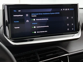 Peugeot 2008 1.2 PureTech 100 Allure | Adaptive Cruise | Stoelverwarming | CarPlay | 360 Camera | Parkeersensoren / 24