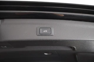 Audi Q3 35 TFSI 150pk Business Edition Trekhaak Camera Stoelverwarming LED Virtual Cockpit Navigatie Panoramadak / 17
