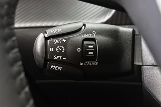 Peugeot 208 1.2 PureTech 100 Style / 24