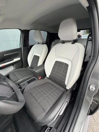 Citroën ë-C3 Max 113pk 44 kWh (Trekhaak - Camera - Automatische Airco - Navigatie - Apple Carplay - LED) / 13