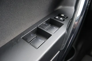 Toyota Auris 1.8 HYBRID ASPIRATION 5-DEURS CAMERA CRUISE NL-AUTO AFN.TREKHAAK NAVI CRUISE LM-VELGEN / 17
