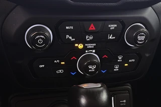 Jeep Renegade 4xe 240 Plug-in Hybrid Electric S LED Leder Stoelverwarming Trekhaak Camera Kenwood / 39