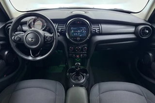 MINI 5-Deurs 1.5 Cooper 60 Years Edition Automaat | Navigatie | Climate control | Parkeersensoren |5 Deurs | Lichtmetalen velgen black | Keyless / 31
