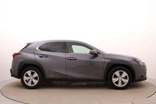 Lexus UX 250h Comfort Line | Trekhaak | Camera | Adaptive Cruise | Stoel-/Stuurverwarming | CarPlay / 9