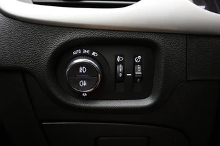 Opel Astra Sports Tourer 1.2 Turbo 130pk Edition 2020 | Navigatie | Achteruitrijcamera | Climate control | LED koplampen | Parkeersensoren | Lichtmetalen velgen | Extra getint glas | Dakrails / 29