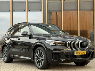 Bmw X5 xDrive45e High Executive M Sport | SOH 99% | ACC | Luchtvering | Panorama-dak / 17