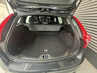 Volvo V60 1.5 T3 R-DESIGN NAVI/PDC/TREKH/STOEL VOORRUIT VERW/enz / 24