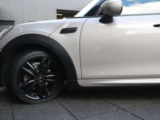 MINI 5-Deurs 1.5 Cooper MINI Yours LEDER | AUT. | SPORTSTOELEN | CAMERA | STOEL/STUURVERW. | CRUISE | NAVI | / 16