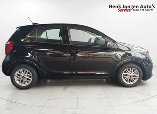 Kia Picanto 1.0 DPi DynamicLine uit 2023  Rijklaar + Fabrieksgarantie tot 02-2030 “Sinds 1970 | 5.000+ reviews | Score 9,5 | Service zoals ’t hoort” Henk Jongen Auto's in Helmond,  al 50 jaar service zoals 't hoort! / 4
