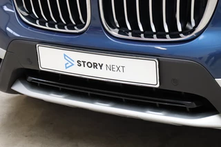 BMW X3 xDrive20i High Executive xLine Automaat  / Navigatiesysteem Professional / Panoramadak / Trekhaak / Leder / Parkeersensoren voor+achter / 19 Inch / Sportstoelen / LED / Stoelverwarming / Climate Control / 9