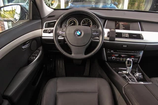BMW 5-serie Gran Turismo 535i High Executive | NL auto | Facelift | Camera | Navigatie | Bluetooth | Xenon | PDC | Climate control | Cruise control | 19 inch | Elektrische achterklep / 11