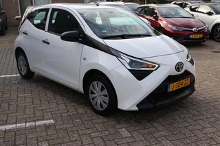 Toyota Aygo 1.0 VVT-i x-fun NL-AUTO AIRCO / 2