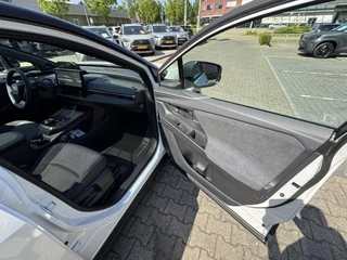 Toyota C-HR+ EXECUTIVE AWD 77 kWh NIEUW & DIRECT LEVERBAAR!! PREMIUM PACK PANO-DAK BLIND-SPOT PARK-SENSOREN 360° CAMERA STOEL/STUURVERW WARMTEPOMP EL-ACHTERKLEP / 24