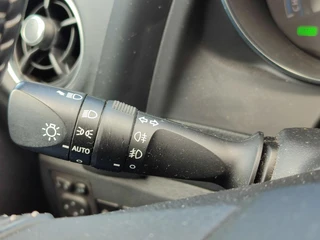 Toyota Auris 1.8 Hybrid DYNAMIC ULTIMATE / 18
