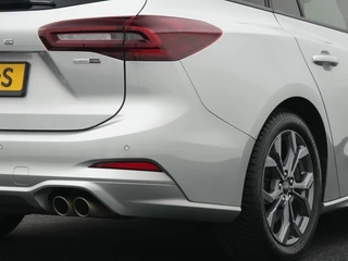 Ford Focus Wagon 1.0 EcoBoost Hybrid ST Line X Private lease €539 p.m. / 49