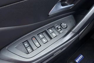 Peugeot 408 1.2 Hybrid 145 e-DCS6 Allure | Achteruitrijcamera | Dealer Onderhouden l Wireless Apple Carplay & Android Auto l TomTom Navigatie l DAB l Bluetooth l PDC l Camera l LED l Lichtmetalen Velgen / 19