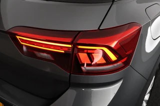 Volkswagen T-Roc 1.5 TSI 150pk DSG Style Trekhaak Camera Stoelverwarming Massage Virtual Cockpit Navigatie / 39