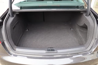 Audi A4 Limousine 1.8 TFSI,**Nieuwe Motor** Automaat Cruise Control, Airco, PDC V+A, Navi, Prijs Is Rijklaar Inclusief 6 Maanden Garantie / 15