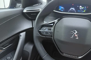 Peugeot e-2008 EV Allure Pack 50 kWh | Achteruitrijcamera | Lichtmetalen velgen | Navigatie | Apple Carplay/Android Auto | / 20