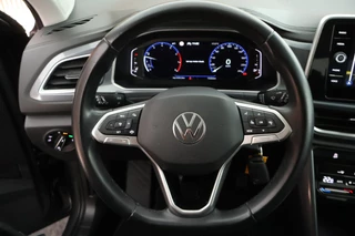 Volkswagen T-Roc 1.0 TSI 110pk Style Trekhaak LED Virtual Cockpit Navigatie / 17