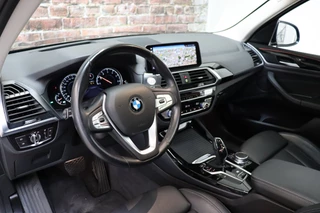 BMW X3 xDrive30i High Executive xLine Automaat  / Panoramadak / Trekhaak / Sportstoelen / Leder / 19 Inch / Driving Assistant Plus / Hifi / LED / Head-Up Display / Achteruitrijcamera / Stoelverwarming / Adaptief Onderstel / Multifunctioneel Instrumentenpaneel / 16