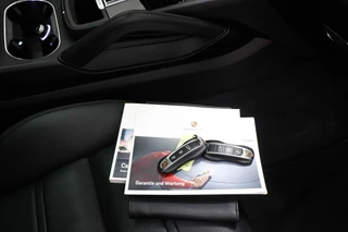 Porsche Cayenne 3.0 E-Hybrid Platinum Edition | LUCHTVERING | MASSAGE | STOELVENTILATIE | COMFORTSTOELEN | CAMERA | 22" / 53