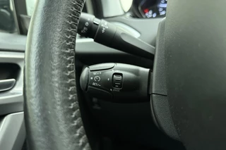 Peugeot 2008 1.2 PureTech Blue Lion 110pk | Navigatie | Panoramadak | Airco | Cruise Control | Parkeersensoren Achter | Bluetooth | Mistlampen / 21