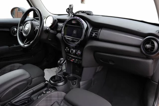 MINI Cooper Mini 1.5 Automaat 136PK Stoelverwarming | Cruise l PDC l Nav / 14