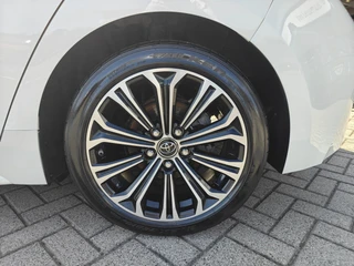 Toyota Corolla 2.0 Hybrid BI-TONE STOEL/WISSER&STUURVERW HEAD UP DISPLAY KEYLESS DAB+ CAMERA LM-VELGEN APPLE/ANDROID / 26