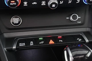 Audi Q3 45 TFSI e S Line / 42