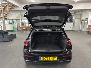 Volkswagen Golf 1.0 eTSI Life / NL-auto, Automaat, 52.679KM / 17