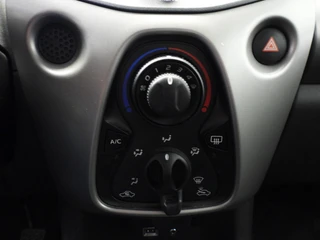 Peugeot 108 1.0 e-VTi Active Premium AIRCO/BLUETOOTH! / 7