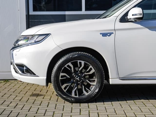 Mitsubishi Outlander 2.0 PHEV instyle | Leder | Xenon | 360 camera | Keyless | Stoelverwarming | PDC v+a / 18