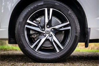 Volvo XC60 2.0 Recharge T8 AWD R-Design  Crystal Parelmoer Harman Kardon Memory Camera / 19