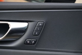 Volvo XC60 T6 Recharge AWD R-Design | Stoelverwarming | Parkeercamera | Panoramadak | Memorystoel | Keyless / 32