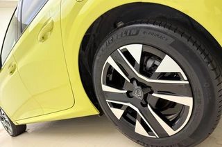 Peugeot 208 1.2 Hybrid 110 e-DCS6 Allure | Lichtmetalen velgen | Automaat | Apple Carplay/Android Auto | Cruise Control / 17