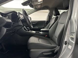 Toyota RAV4 2.5 Hybrid AWD Dynamic Trekhaak | 18'' L.M. Velgen | Elektrische Achterklep / 19