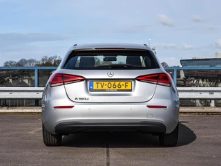 Mercedes-Benz A-klasse 180 d Launch Edition Widescreen Camera Apple CarPlay Android Auto Navigatie Stoelverwarming / 6