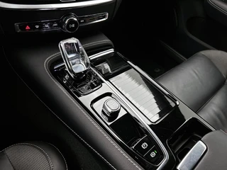 Volvo V60 2.0 T6 Plug-in hybrid AWD Plus Dark Automaat | Adaptive Cruise | Stoel/Stuurverwarming | Leder | Camera | CarPlay | BTW / 18