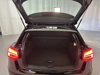 Audi Q2 30 TFSI Epic LED Navigatie Parkeersensoren Climate Control / 17