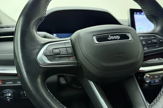 Jeep Compass 4xe 240pk Plug-in Hybrid Automaat S | Lederen bekleding | Navigatie | Trekhaak | Achteruitrijcamera | Electrische achterklep | Keyless | Stoel- en stuurverwarming | 19" Lichtmetalen velgen / 27