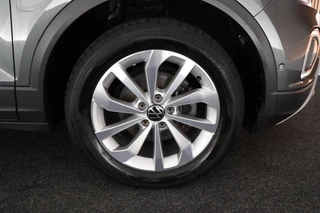 Volkswagen T-Roc 1.5 TSI 150pk DSG Style Trekhaak Camera Stoelverwarming Massage Virtual Cockpit Navigatie / 44