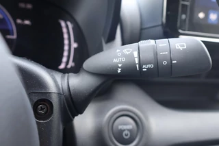 Toyota Yaris 1.5 HYBRID 115 STYLE PARK-SENSOREN BLIND-SPOT LM-VELGEN PRIVACY-GLASS LED-PAKKET AD-CRUISE APPLE/ANDROID / 13